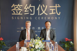 Stefan Sedersten, CEO, Berg Propulsion and Liu Nan, Managing Director, Best Way Marine Section strengthen ties between Berg and shipbuilder Jiangsu Dajin Industry.